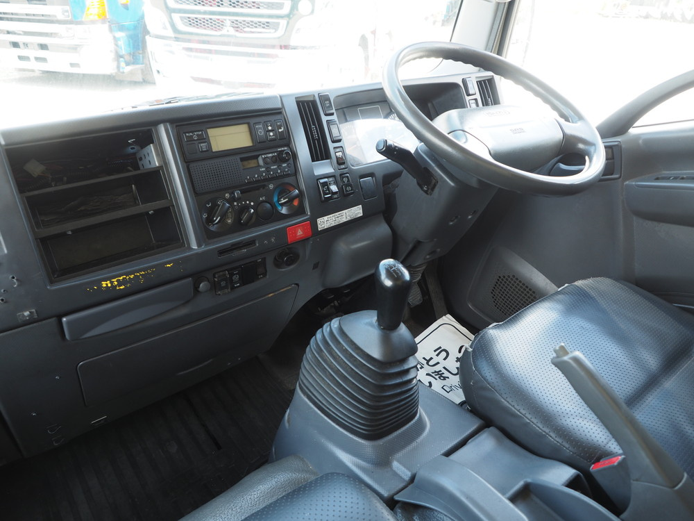 いすゞ エルフ 冷凍バン 小型 TKG-NPR85AN 年式 H26[写真28]