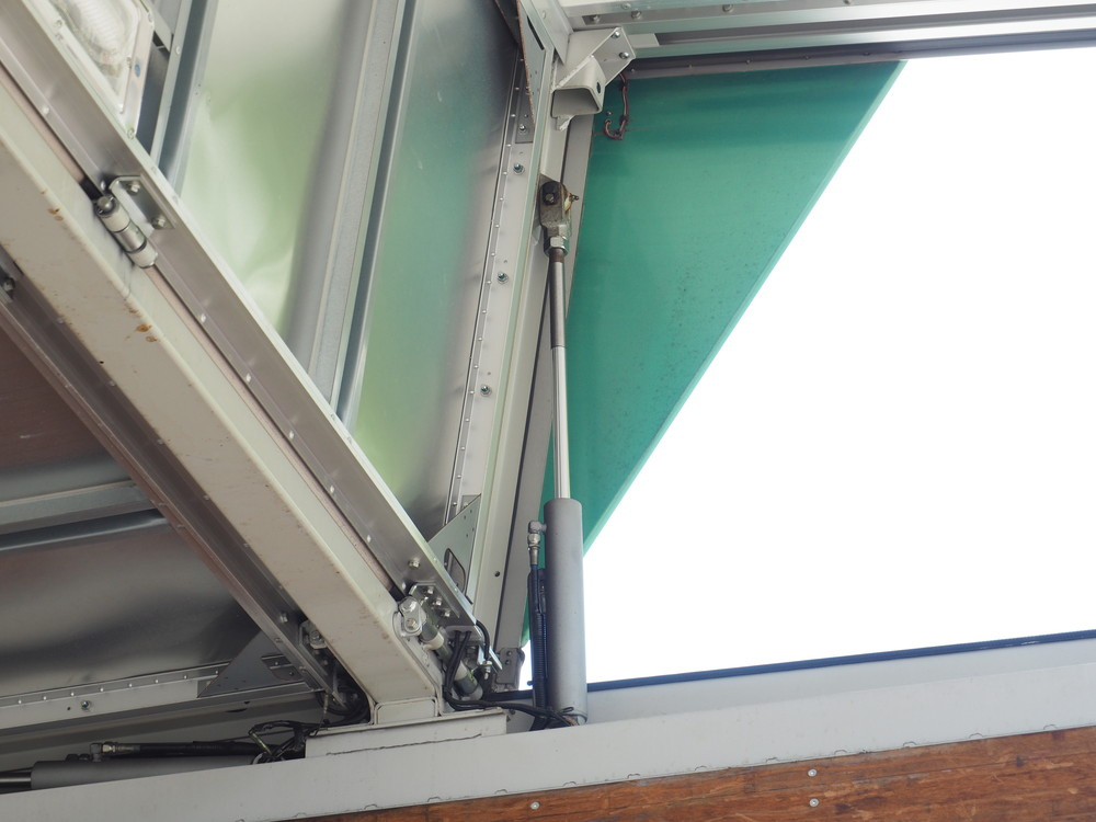 いすゞ ギガ ウイング車 大型 LKG-CYJ77A 年式 H24[写真11]