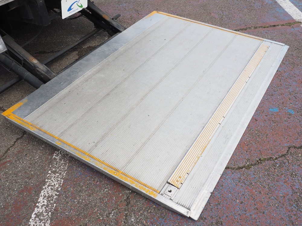 いすゞ エルフ バン車 小型 BKG-NPR85AN 年式 H19[写真23]