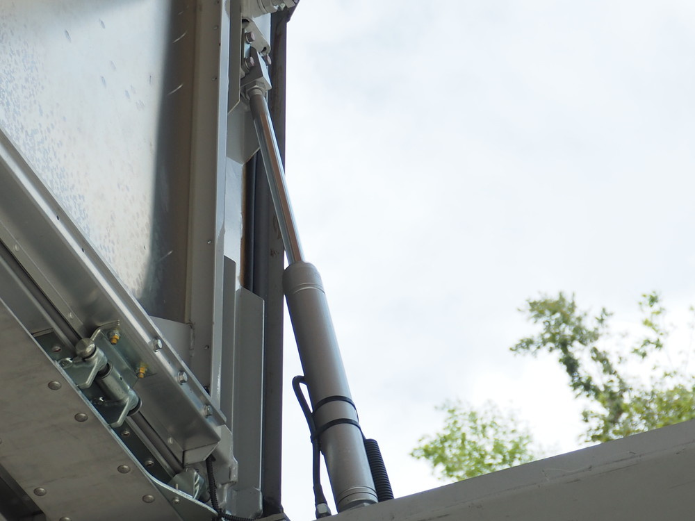 いすゞ ギガ ウイング車 大型 QKG-CYJ77A 年式 H26[写真18]