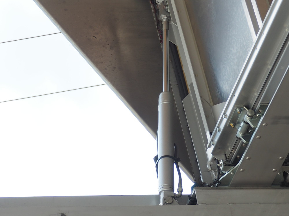 いすゞ ギガ ウイング車 大型 QKG-CYJ77A 年式 H26[写真17]