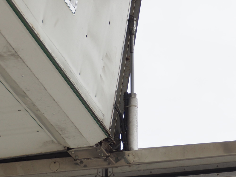 三菱ふそう スーパーグレート 冷凍ウイング 大型 PJ-FS54JVZ 年式 H17[写真18]