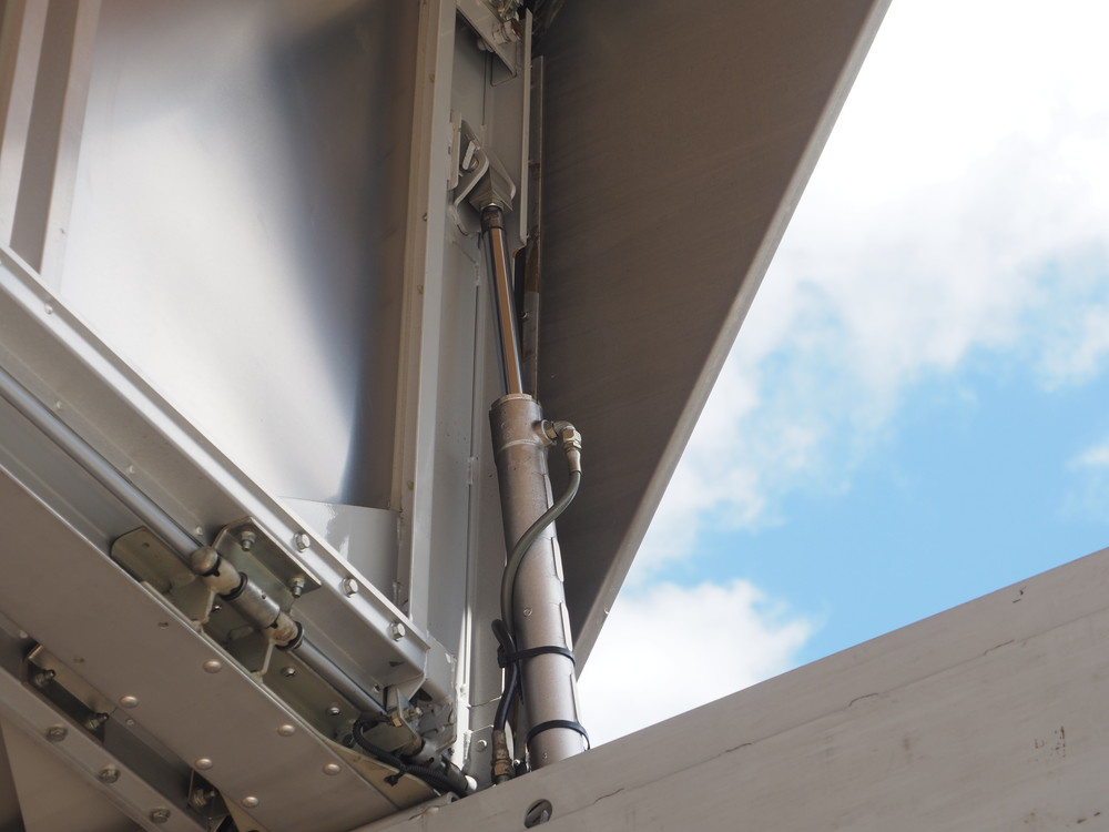 いすゞ フォワード ウイング車 中型 PKG-FRR90S2 年式 H22[写真14]