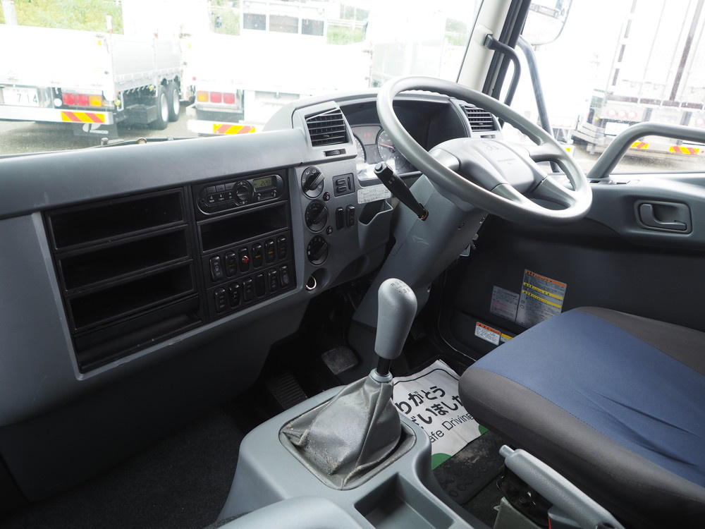 三菱ふそう ファイター ウイング車 中型 TKG-FK64F 年式 H29[写真32]