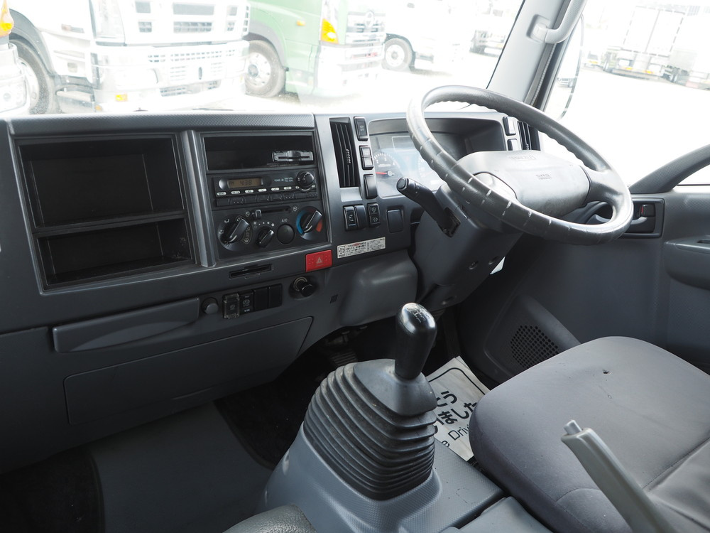 いすゞ エルフ バン車 小型 BKG-NPR85AN 年式 H23[写真18]