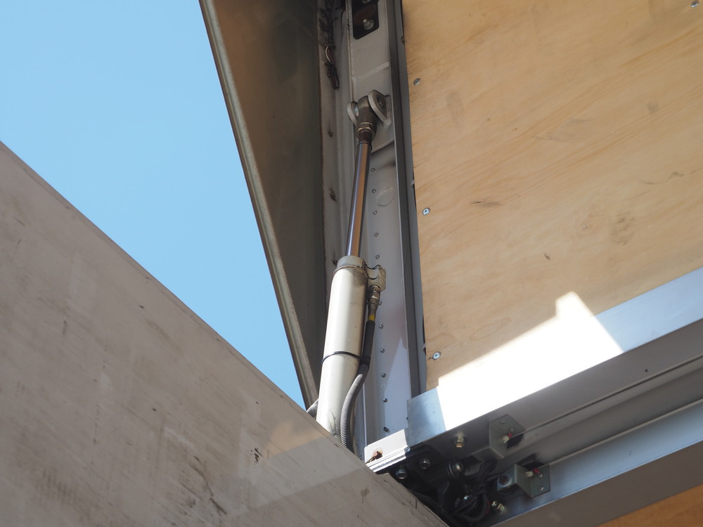 日野 グランドプロフィア ウイング車 大型 LKG-FW1EXBG 年式 H23[写真18]