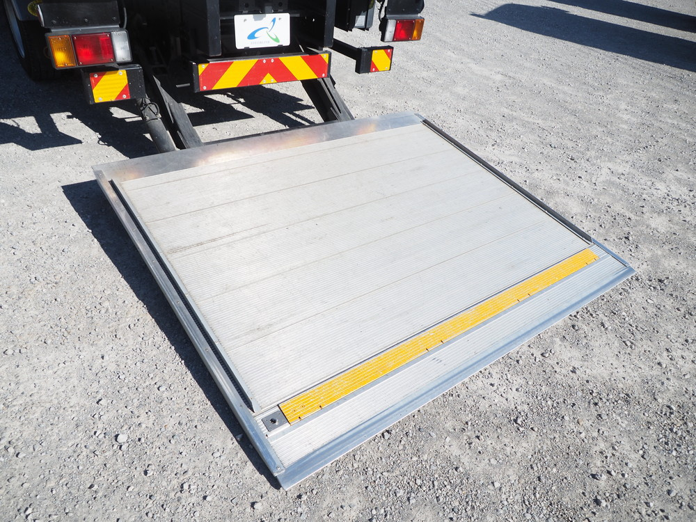 いすゞ エルフ バン車 小型 TPG-NPR85AN 年式 H28[写真29]