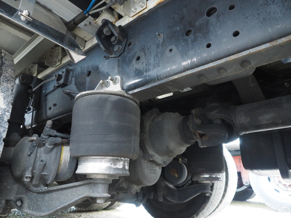 いすゞ ギガ ウイング車 大型 QKG-CYJ77B 年式 H28[写真47]