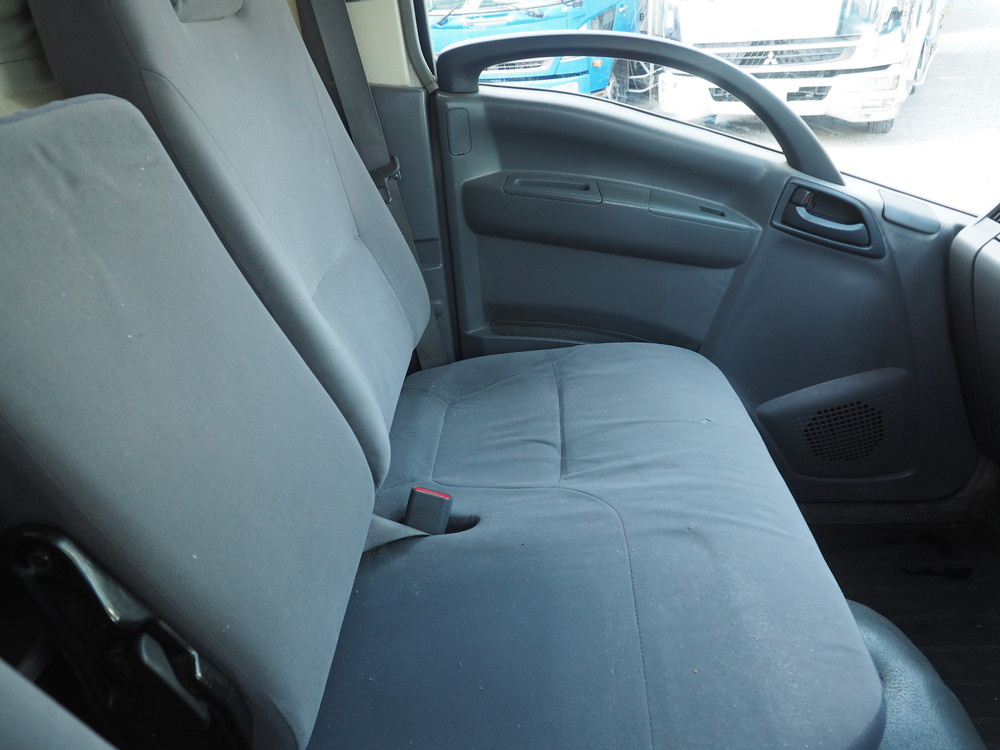 いすゞ エルフ バン車 小型 BKG-NMR85AN 年式 H22[写真28]