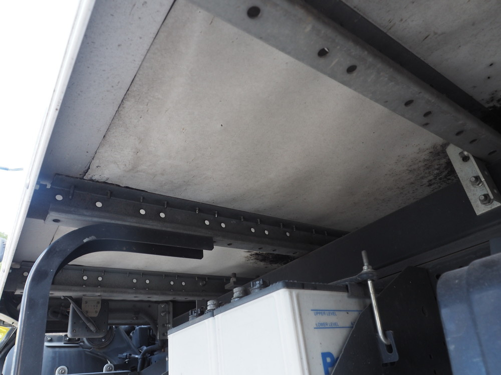 いすゞ エルフ バン車 小型 BKG-NMR85AN 年式 H22[写真39]