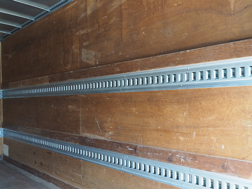 いすゞ エルフ バン車 小型 BKG-NPR85AN 年式 H19[写真18]