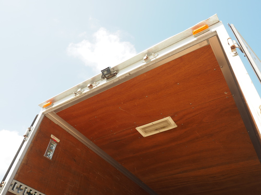 いすゞ エルフ バン車 小型 BKG-NMR85AN 年式 H22[写真21]