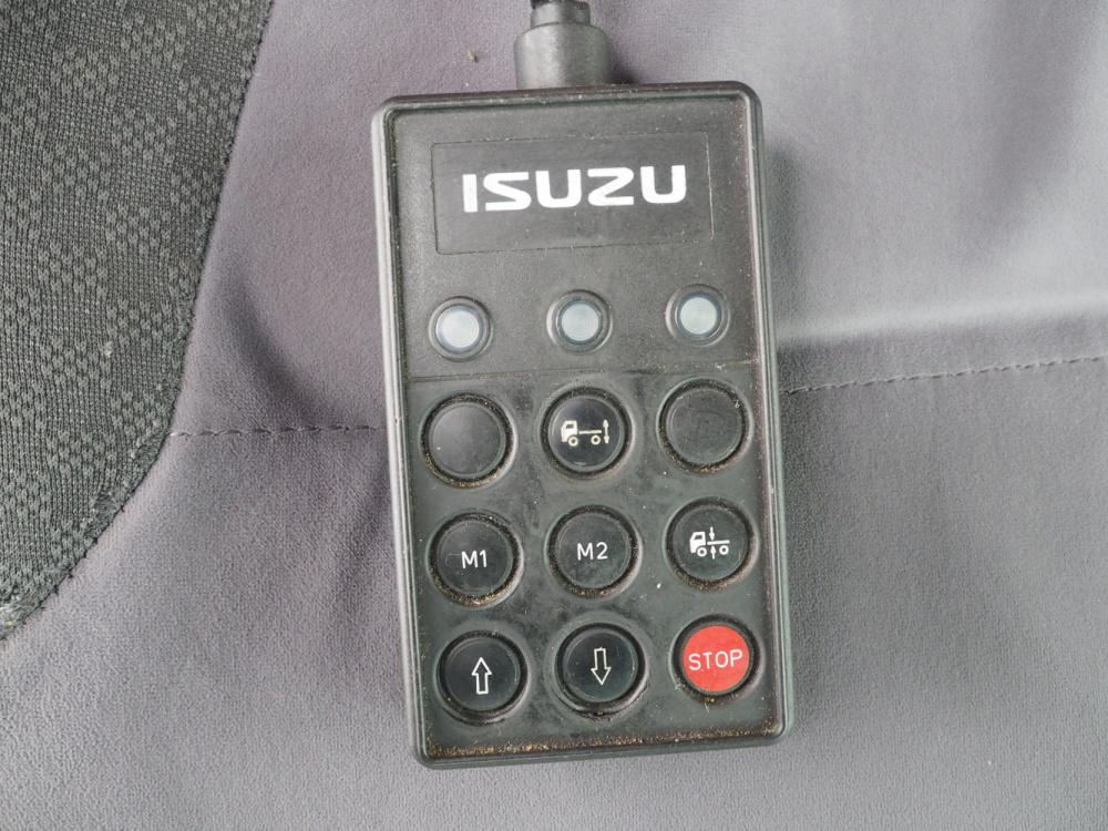 いすゞ フォワード 冷凍バン 中型 TKG-FRR90T2 年式 H27[写真39]