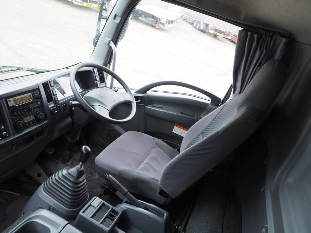 いすゞ フォワード 冷凍バン 中型 TKG-FRR90T2 年式 H27[写真31]