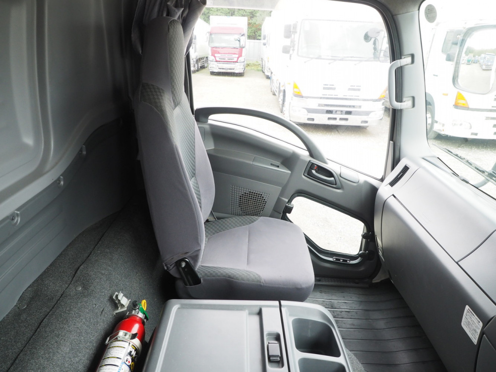 いすゞ フォワード 冷凍バン 中型 TKG-FRR90T2 年式 H27[写真32]