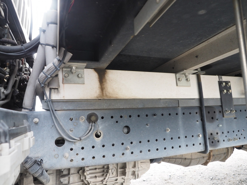 いすゞ フォワード 冷凍バン 中型 TKG-FRR90T2 年式 H27[写真57]