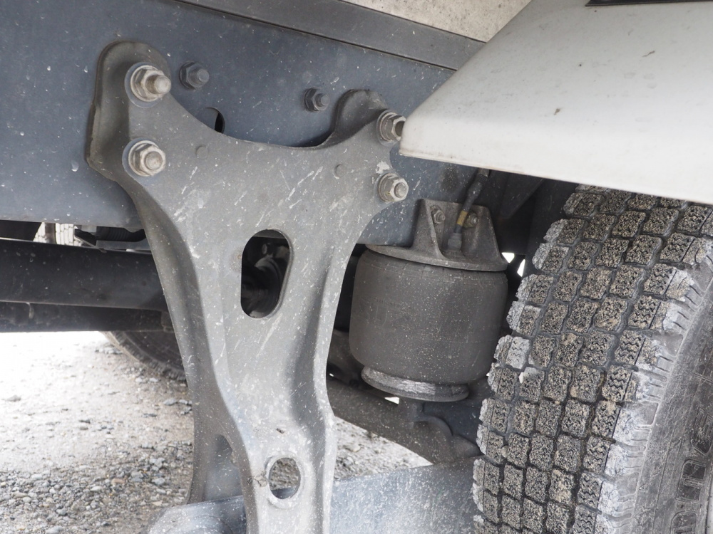 いすゞ フォワード 冷凍バン 中型 TKG-FRR90T2 年式 H27[写真48]