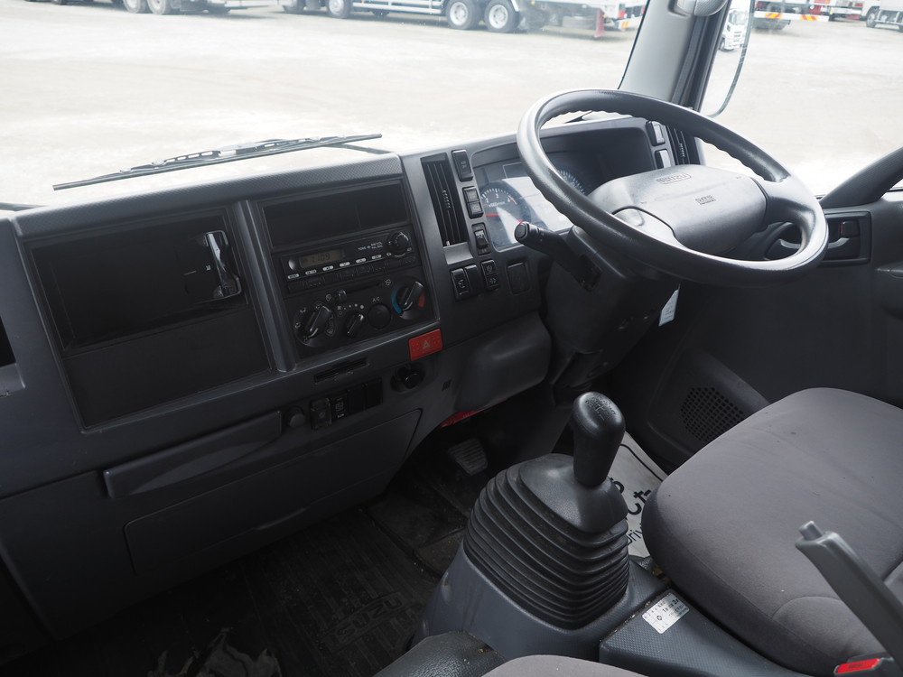 いすゞ エルフ バン車 小型 TKG-NMR85AN 年式 H25[写真23]