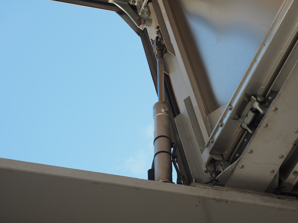 いすゞ ギガ ウイング車 大型 LKG-CYJ77A 年式 H24[写真12]