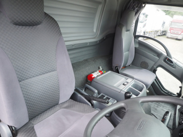 いすゞ フォワード 冷凍バン 中型 TKG-FRR90T2 年式 H27 [写真30]