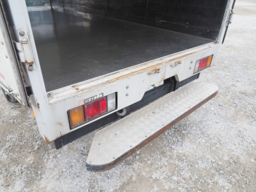 いすゞ エルフ バン車 小型 TKG-NMR85AN 年式 H25 [写真18]