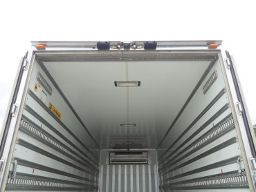 いすゞ フォワード 冷凍バン 中型 PKG-FRR90T2 年式 H21 [写真20]