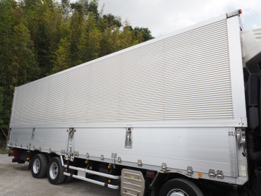 いすゞ ギガ 冷凍ウイング 大型 QKG-CYJ77A 年式 H25[写真10]