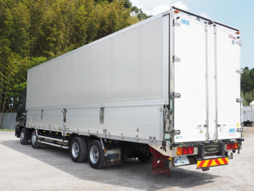 いすゞ ギガ 冷凍ウイング 大型 QKG-CYJ77A 年式 H25[写真08]