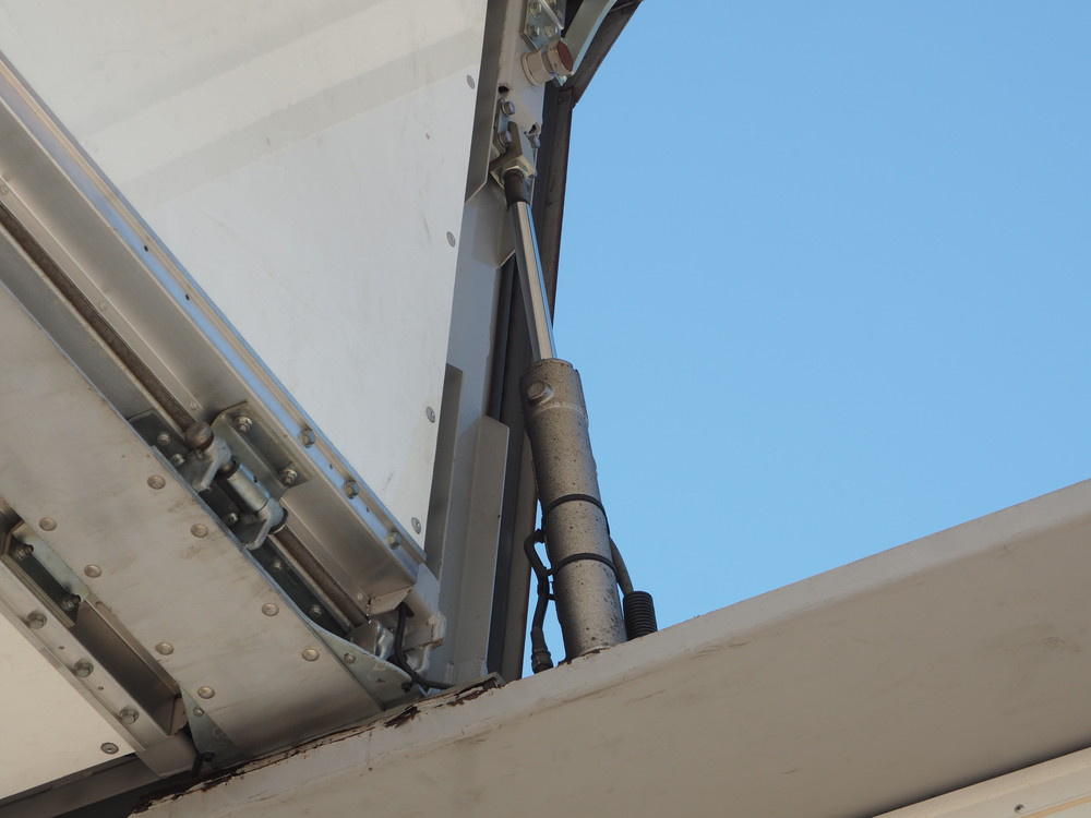 いすゞ ギガ ウイング車 大型 LKG-CYJ77A 年式 H24[写真19]