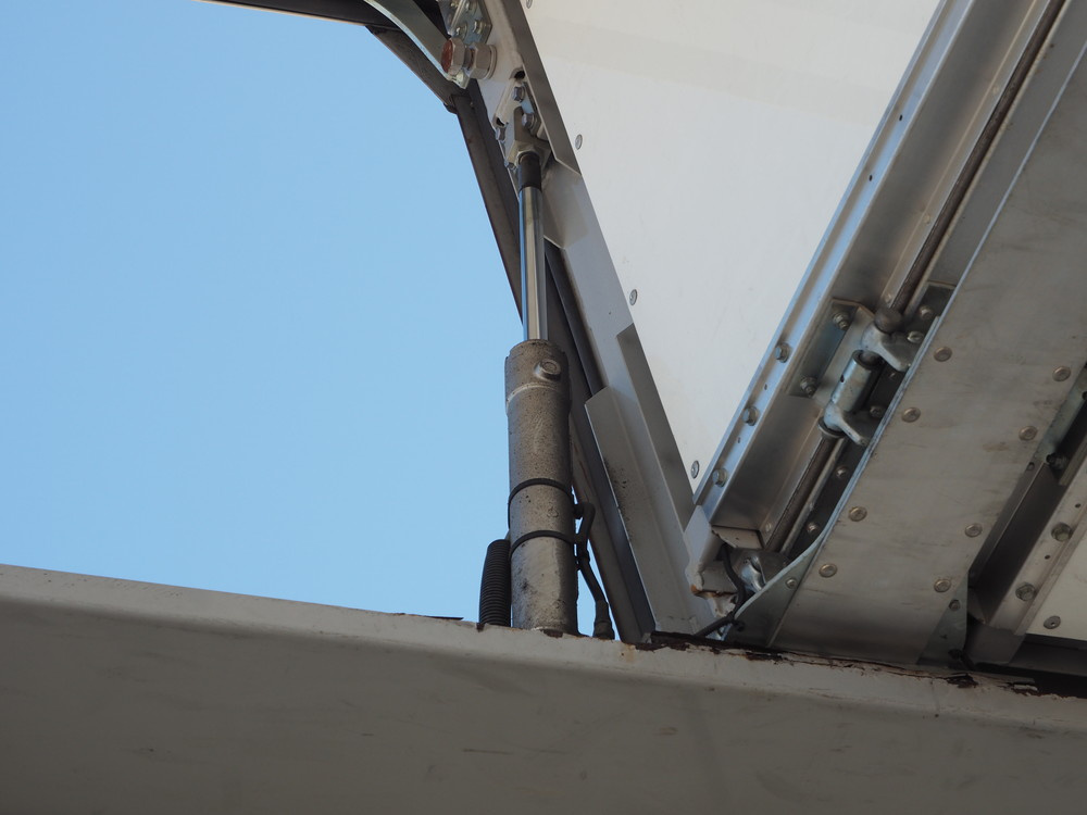 いすゞ ギガ ウイング車 大型 LKG-CYJ77A 年式 H24[写真14]