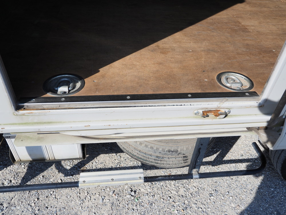 いすゞ エルフ バン車 小型 TRG-NLR85AN 年式 H27[写真18]