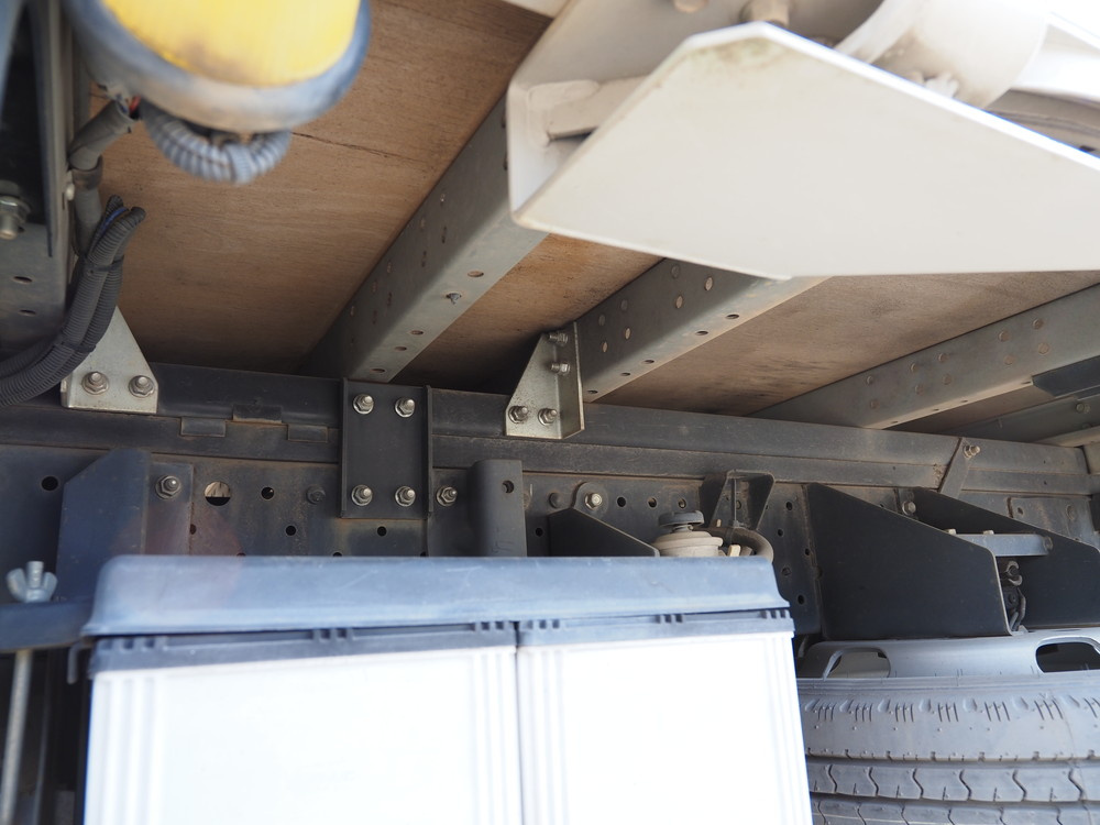 いすゞ エルフ バン車 小型 TRG-NLR85AN 年式 H27[写真46]