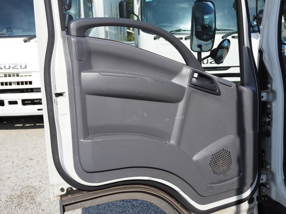 いすゞ エルフ バン車 小型 TRG-NLR85AN 年式 H27[写真39]