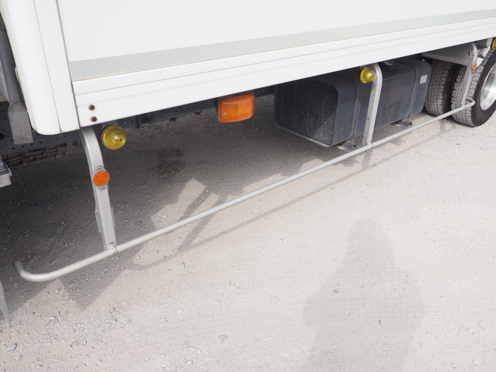 いすゞ フォワード 冷凍バン 中型 TKG-FRR90T2 年式 H27[写真17]