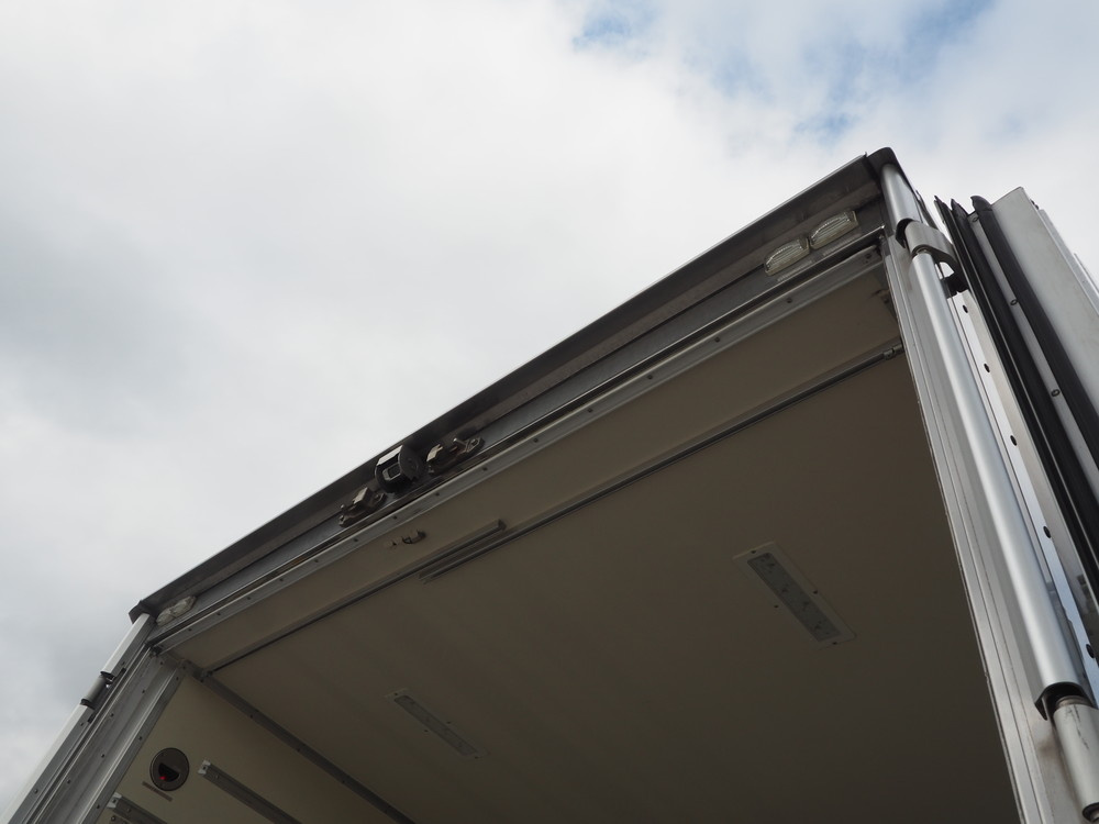 いすゞ フォワード 冷凍バン 中型 TKG-FRR90T2 年式 H27[写真24]