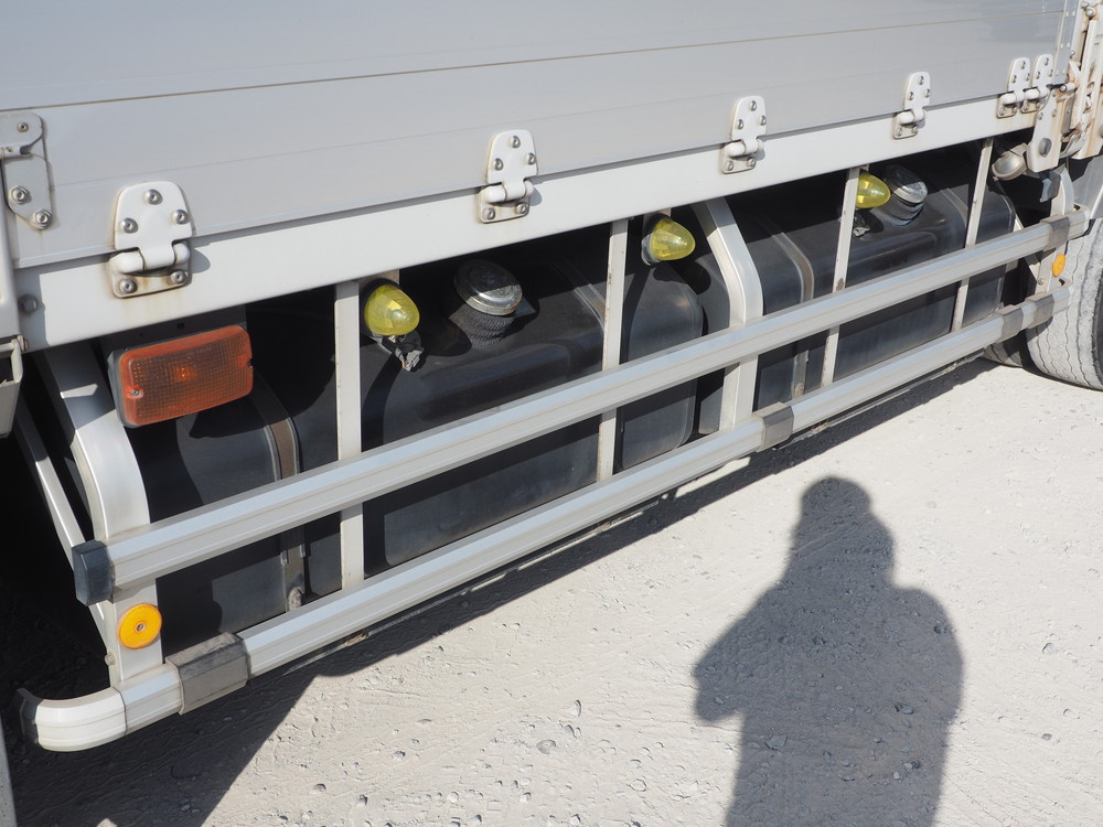 いすゞ ギガ ウイング車 大型 PDG-CYJ77W8 年式 H22[写真16]