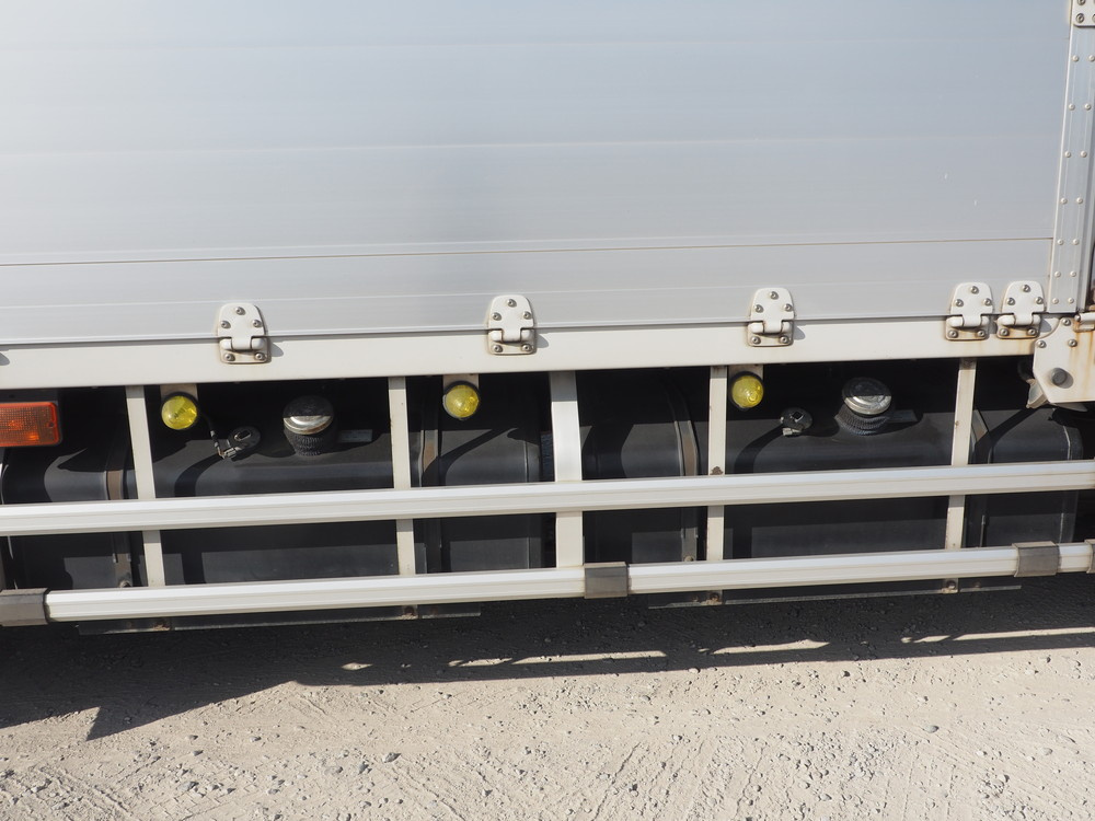 いすゞ ギガ ウイング車 大型 PDG-CYJ77W8 年式 H22[写真17]