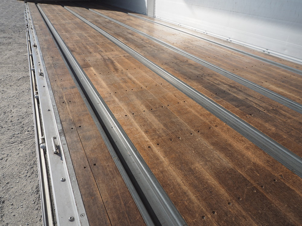 いすゞ ギガ ウイング車 大型 PDG-CYJ77W8 年式 H22[写真24]