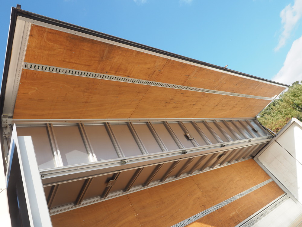 いすゞ ギガ ウイング車 大型 PDG-CYJ77W8 年式 H22[写真23]