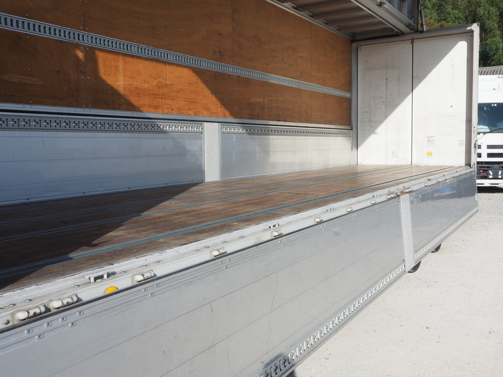 いすゞ ギガ ウイング車 大型 PDG-CYJ77W8 年式 H22[写真22]