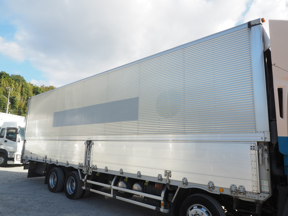 いすゞ ギガ ウイング車 大型 PDG-CYJ77W8 年式 H22[写真10]