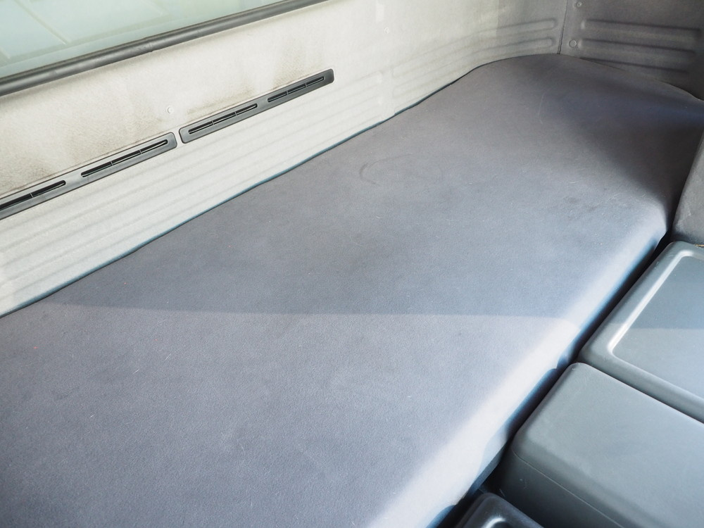 いすゞ ギガ ウイング車 大型 PDG-CYJ77W8 年式 H22[写真44]