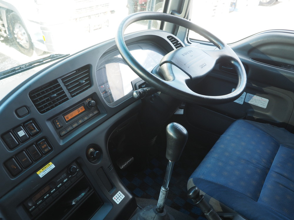 いすゞ ギガ ウイング車 大型 PDG-CYJ77W8 年式 H22[写真34]