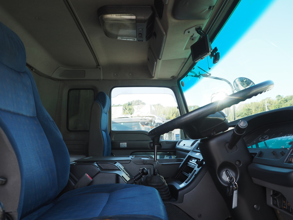 いすゞ ギガ ウイング車 大型 PDG-CYJ77W8 年式 H22[写真33]