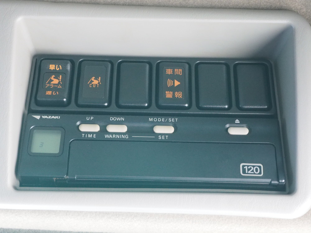 いすゞ ギガ ウイング車 大型 PDG-CYJ77W8 年式 H22[写真38]