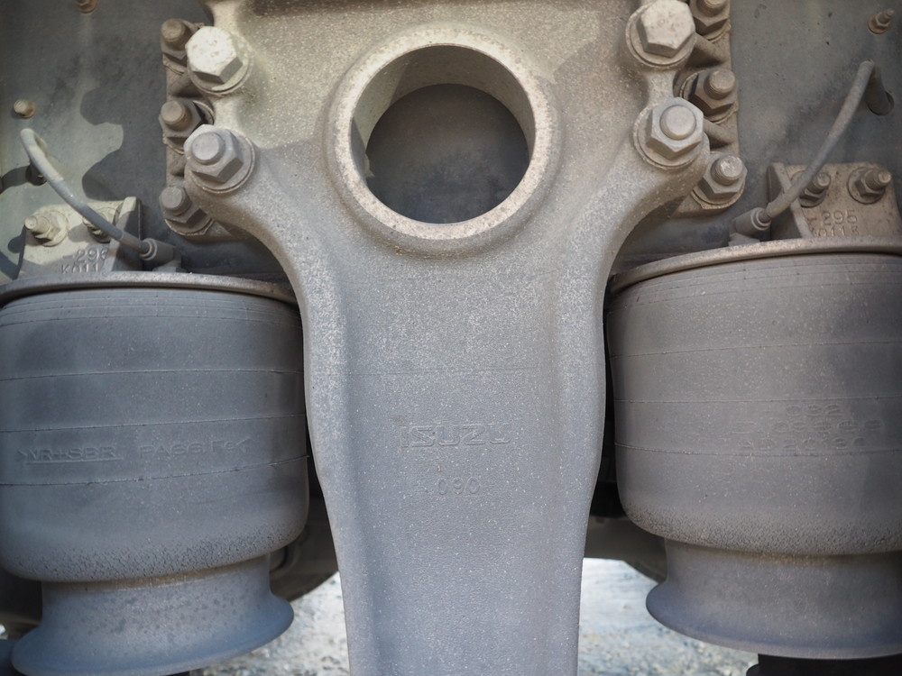 いすゞ ギガ ウイング車 大型 PDG-CYJ77W8 年式 H22[写真48]