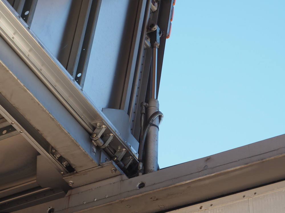 三菱ふそう スーパーグレート ウイング車 大型 BDG-FS55JZ 年式 H19[写真20]