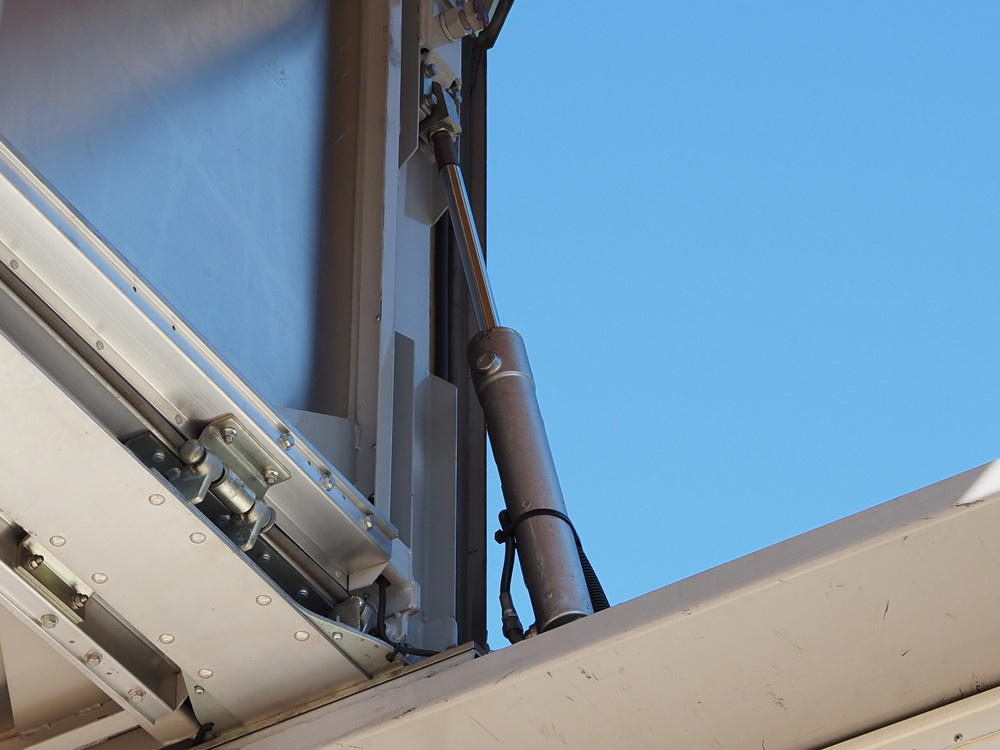 いすゞ ギガ ウイング車 大型 LKG-CYJ77A 年式 H23[写真19]