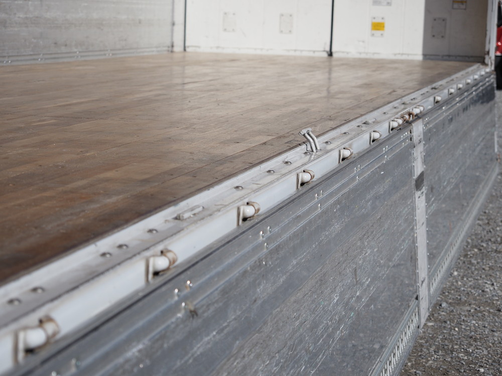 いすゞ ギガ ウイング車 大型 LKG-CYJ77A 年式 H23[写真24]