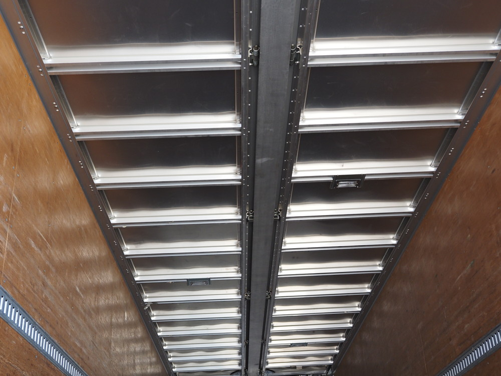 いすゞ ギガ ウイング車 大型 LKG-CYJ77A 年式 H23[写真28]